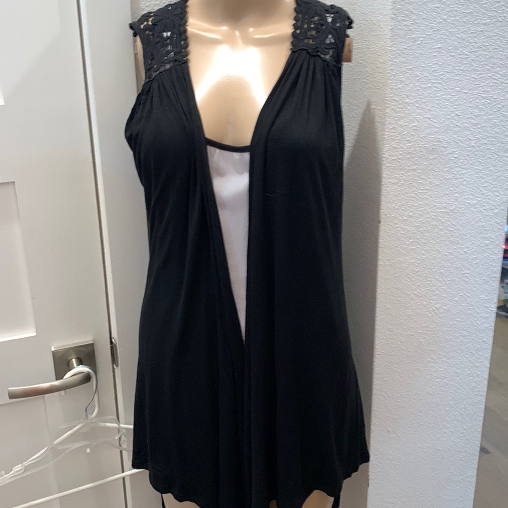 B’leev T-Shirt-Like Black Vest - Picture 3 of 9